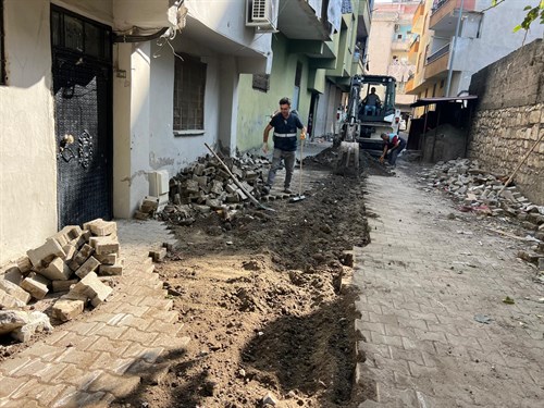 Doğalgaz borularının döşenmesinden kaynaklı bozulan yolların onarımı