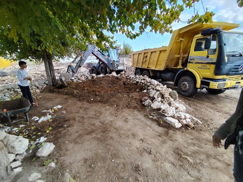 Çiğdemli köyünde hayvan gübresi temizliği yapıldı